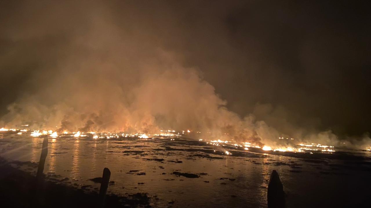 Fuga ocasiona incendio en un oleoducto de Pemex en Huimanguillo. Noticias en tiempo real
