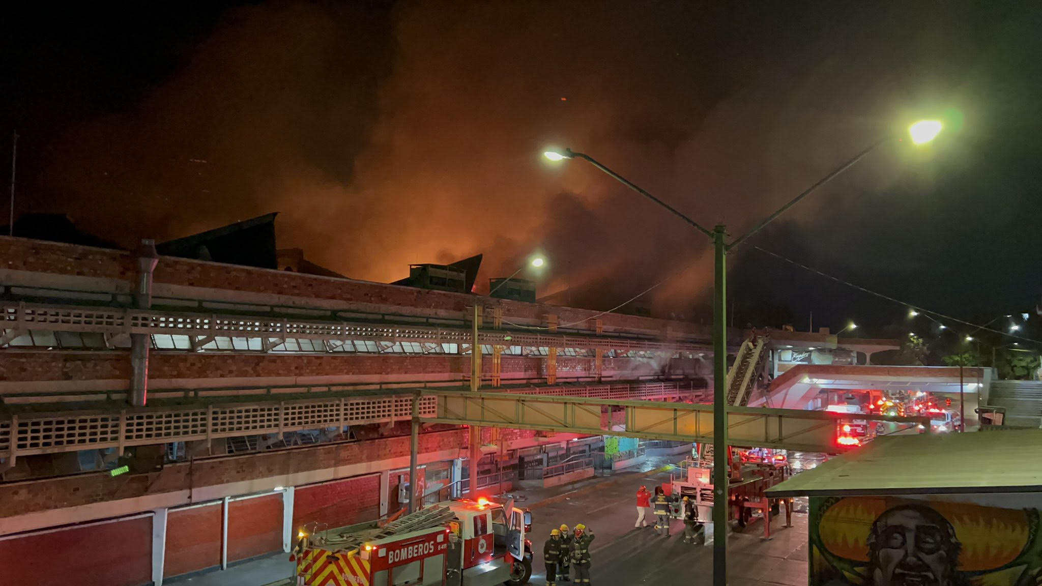 Incendio en el mercado San Juan de Dios de Guadalajara. Noticias en tiempo real