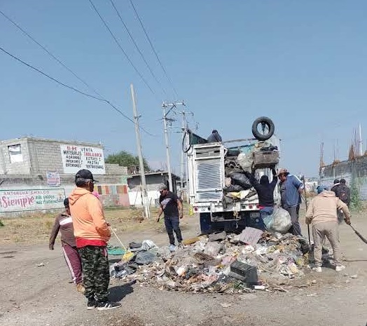 A Falta De Apoyo Del Gobierno De Chalco Vecinos Se Organizan Para Hacer Faenas De Limpieza 9330