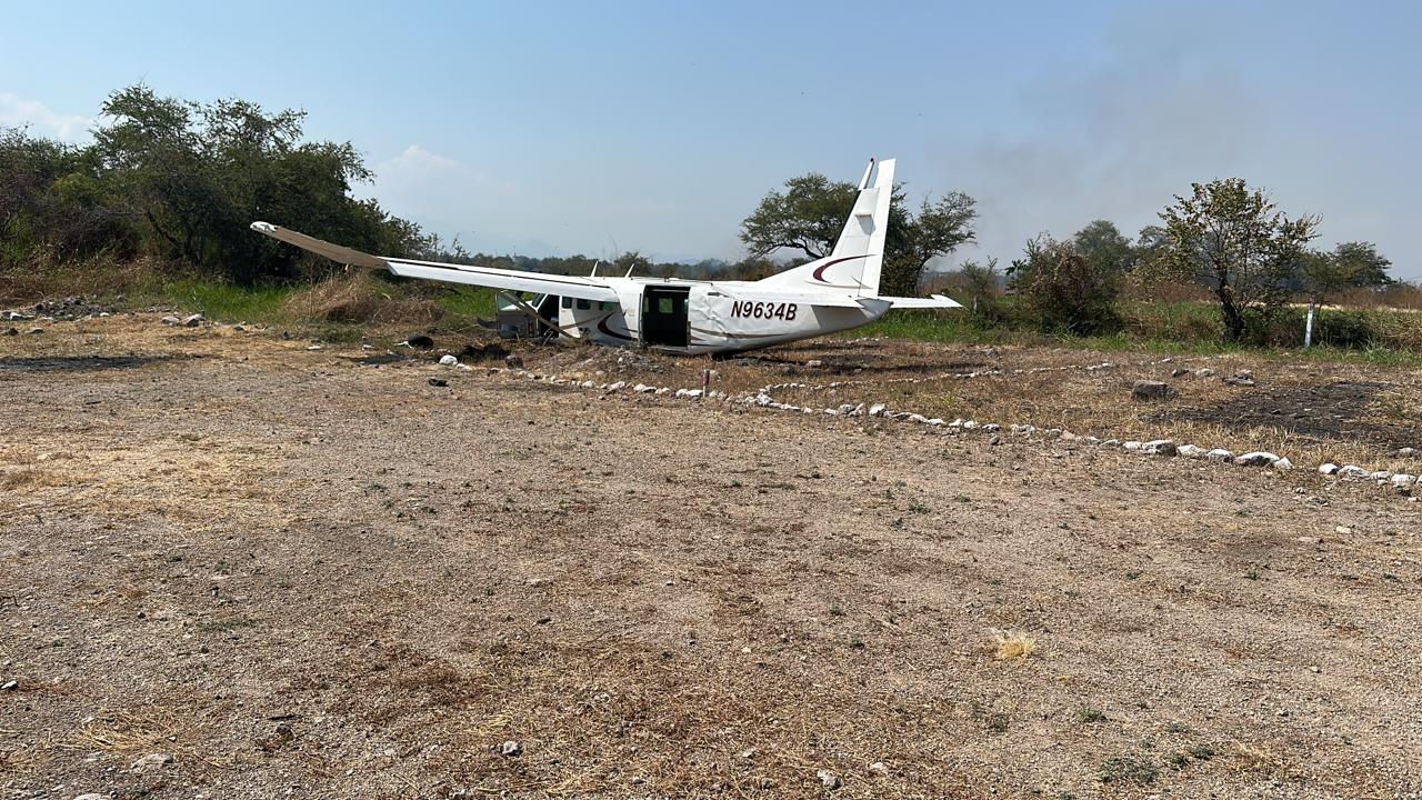 Aterriza forzadamente avión ligero en Morelos: dos heridos. Noticias en tiempo real