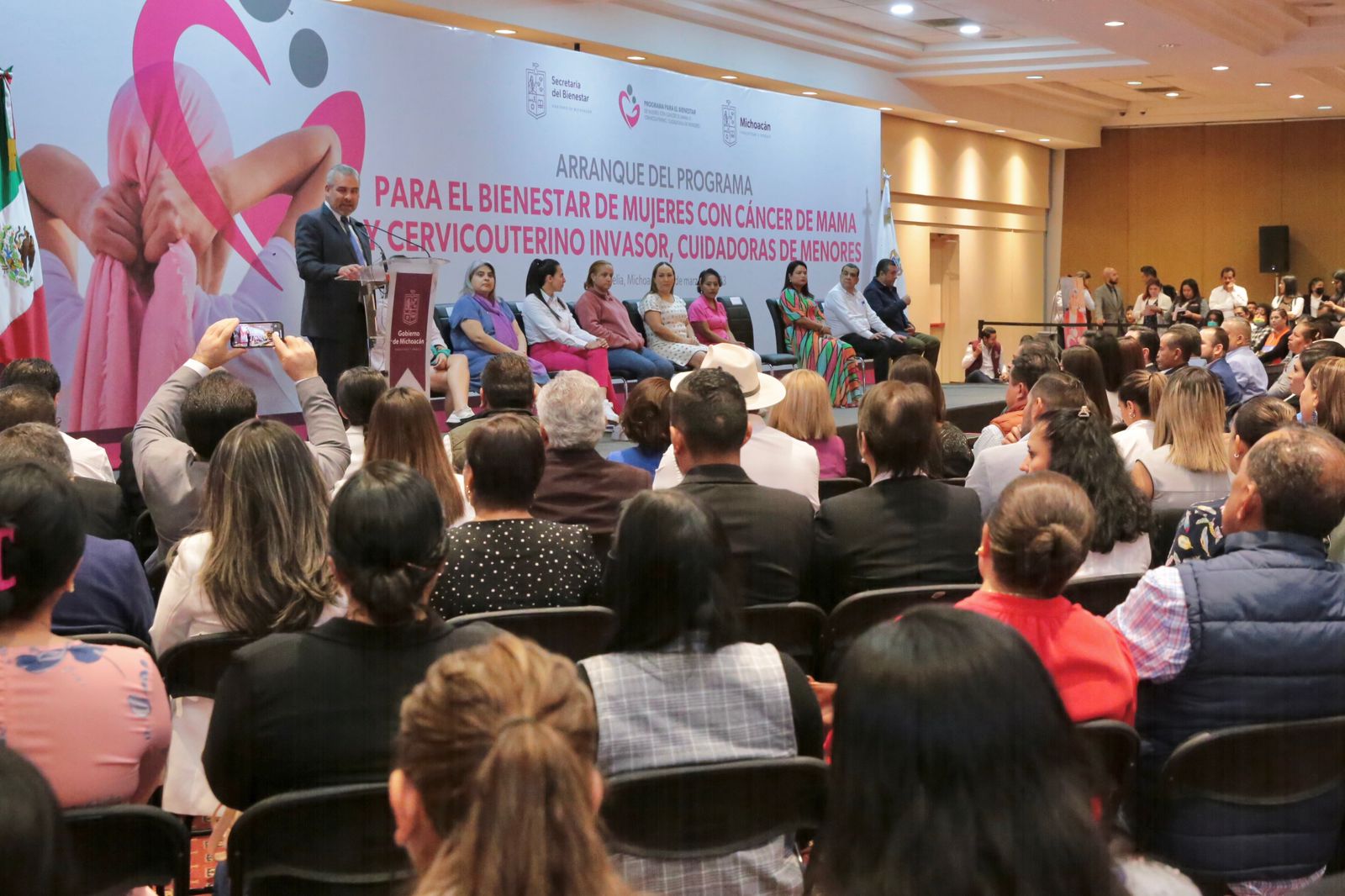 Mujeres con cáncer y cuidadoras de niños en tratamiento oncológico recibirán apoyo económico en Michoacán. Noticias en tiempo real